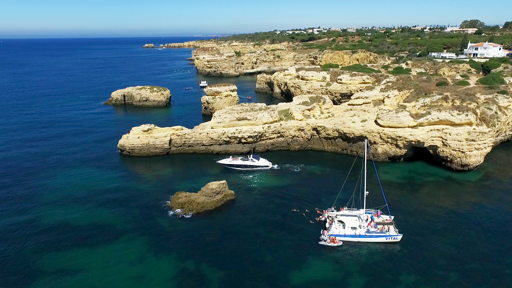 Luxury Yacht Charter in the Algarve - Champagne cruises vilamoura