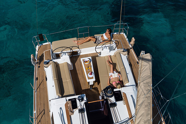 Algarve Yacht Charter - Champagne cruises vilamoura